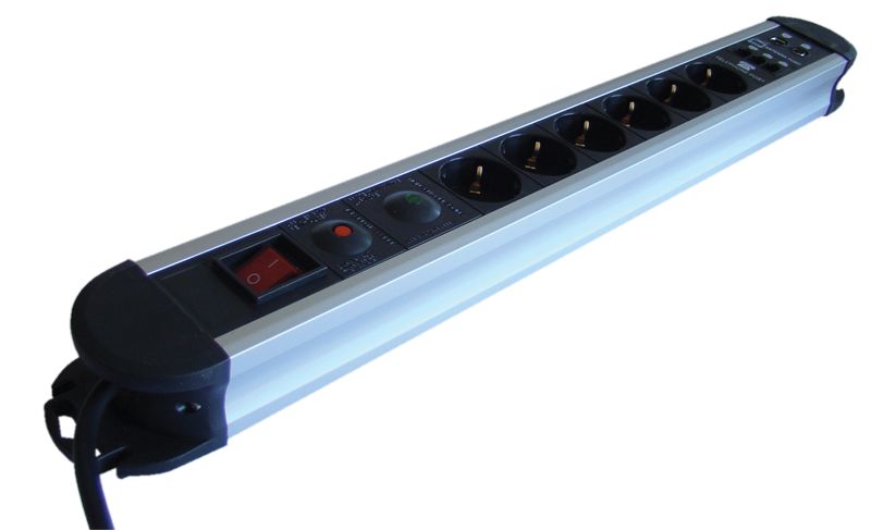 Tracon HKTM6-3M-KT-ALU ALU 6-os elosztó kapcsoló+túlfesz+túláram+koax+tel védelem 6×SCHUKO,3m,max.16A,250VAC,3680W,H05VV-F