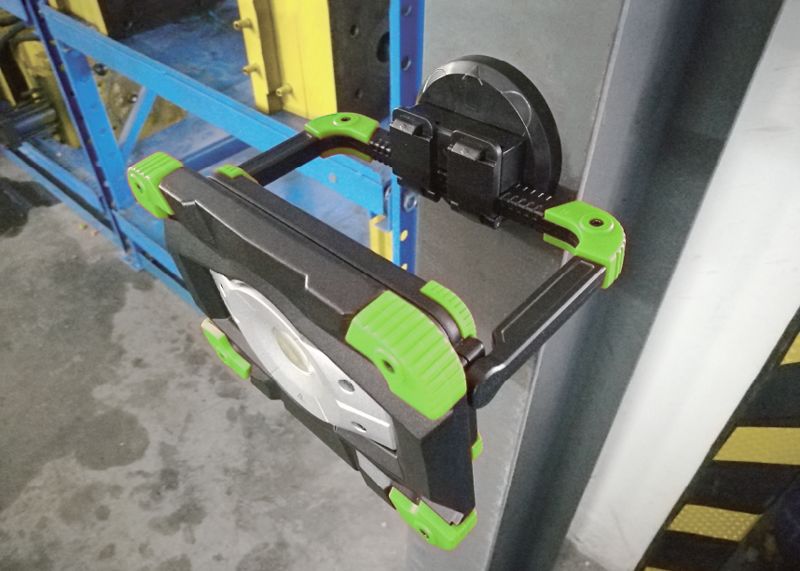Tracon STLFL10W Akkumulátoros LED szerelő reflektor külső akkumulátor funkci 10 W,6500 K,3,7 V,4400 mAh,Li-Ion,1000 lm,3 h,IP54 - Image 4