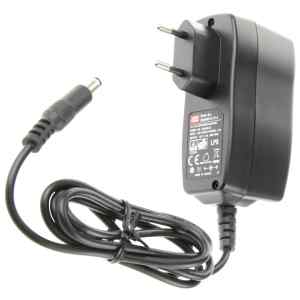 Tracon SGA60E12-P1J Dugaszolható, műanyag házas tápegység 90-264 VAC / 12 VDC, 60 W, 0-5 A