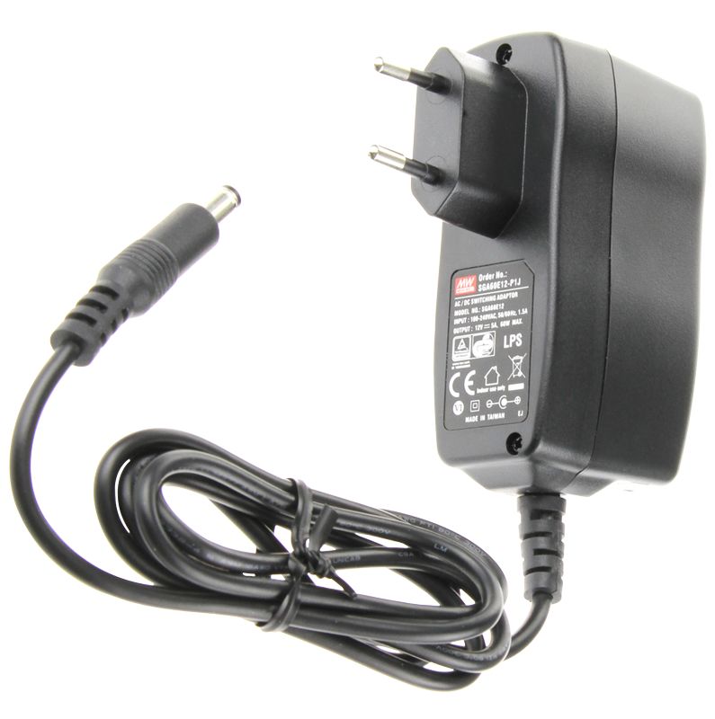Tracon SGA60E12-P1J Dugaszolható, műanyag házas tápegység 90-264 VAC / 12 VDC, 60 W, 0-5 A